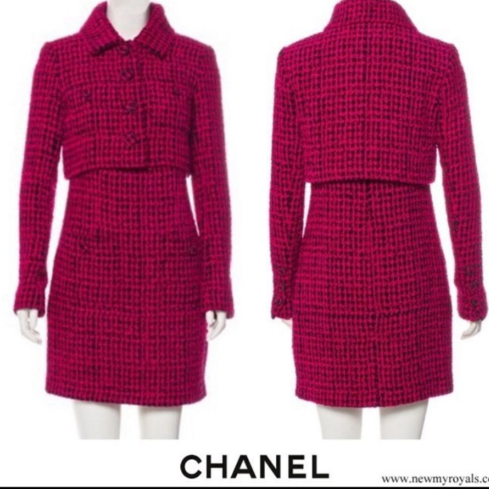 Chanel Sleeveless Tweed Dress in Magenta - Picture 3 of 11